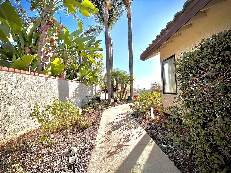 4 Los Coyotes Dr — Photo 8
