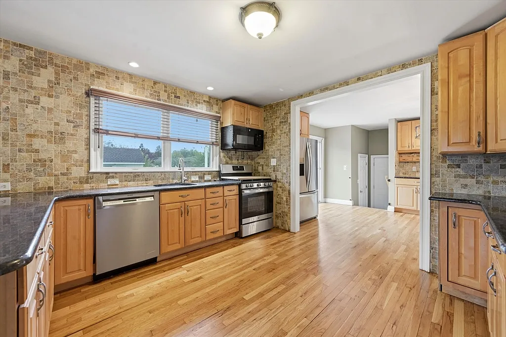 Building Photo - 2704 Chinchilla Dr