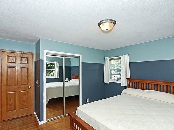 4th image of 10916 Hillsboro Ave N