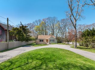 73 Oak St, Westhampton Beach, NY 11978