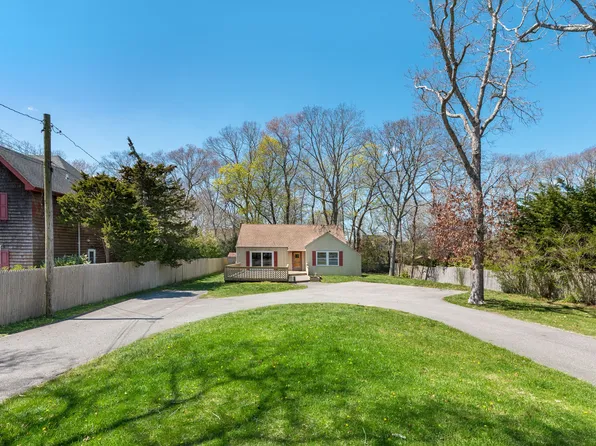 73 Oak St, Westhampton Beach, NY 11978