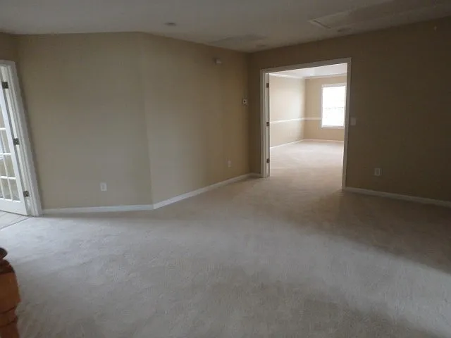 121 Hampton Lake Dr — Photo 15