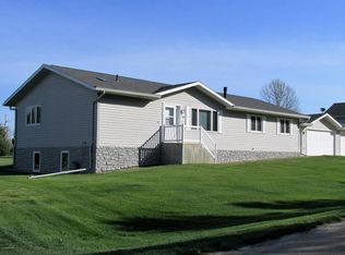 303 27th Dr NW, Austin, MN 55912