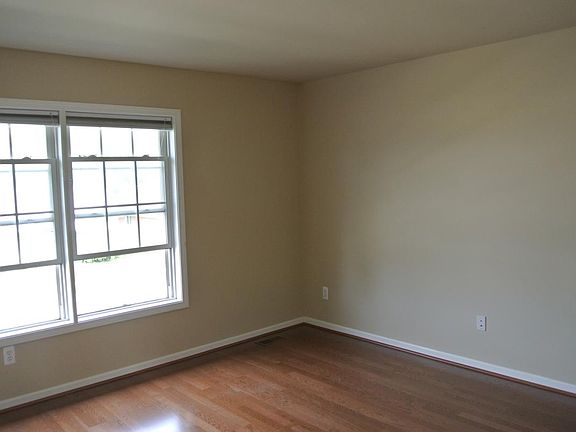 4th image of 30433 Groveland St