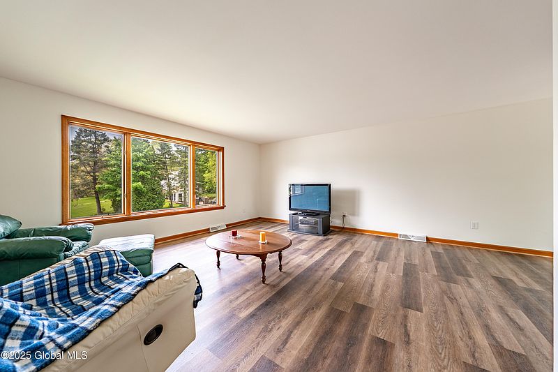 3rd image of 7A Caroline Street