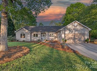 300 Yacht Rd, Mooresville, NC 28117