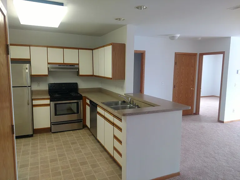 Riverwalk Apartments — Photo 32