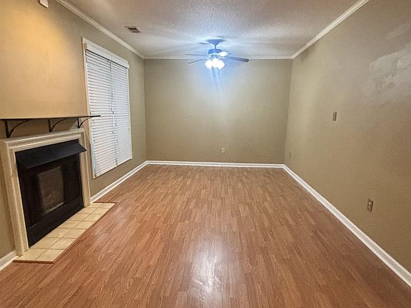 4th image of 2945 Millers Pond Dr