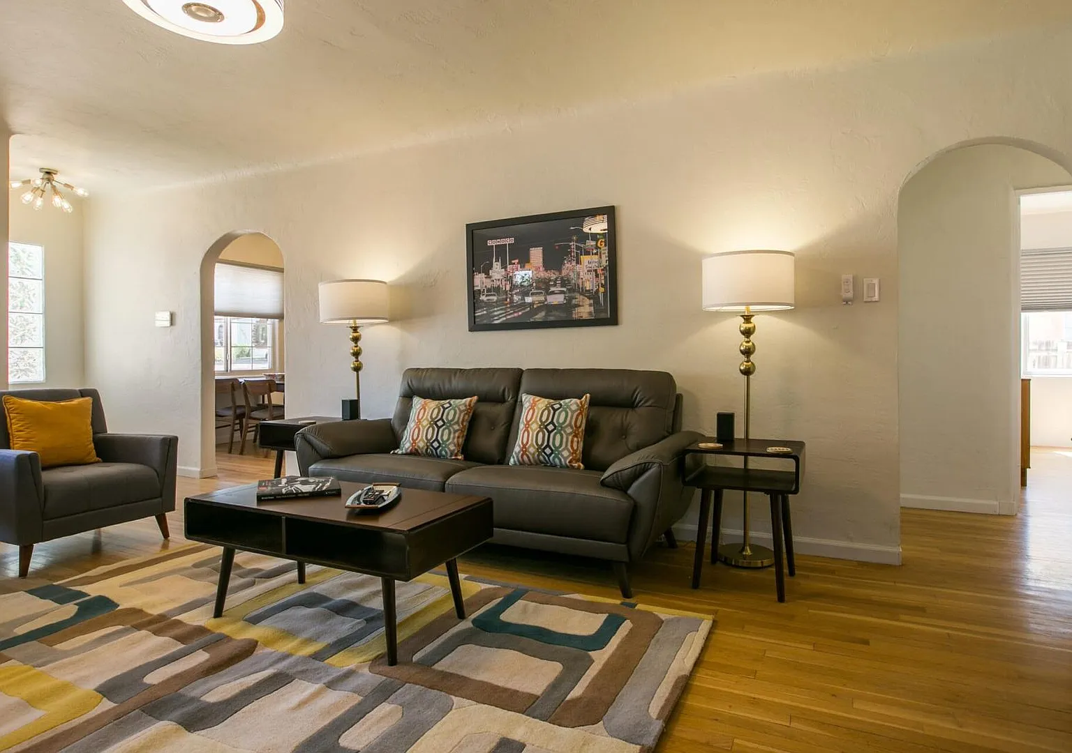 Newly renovated! 3 Bedroom in Nob Hill — Photo 2