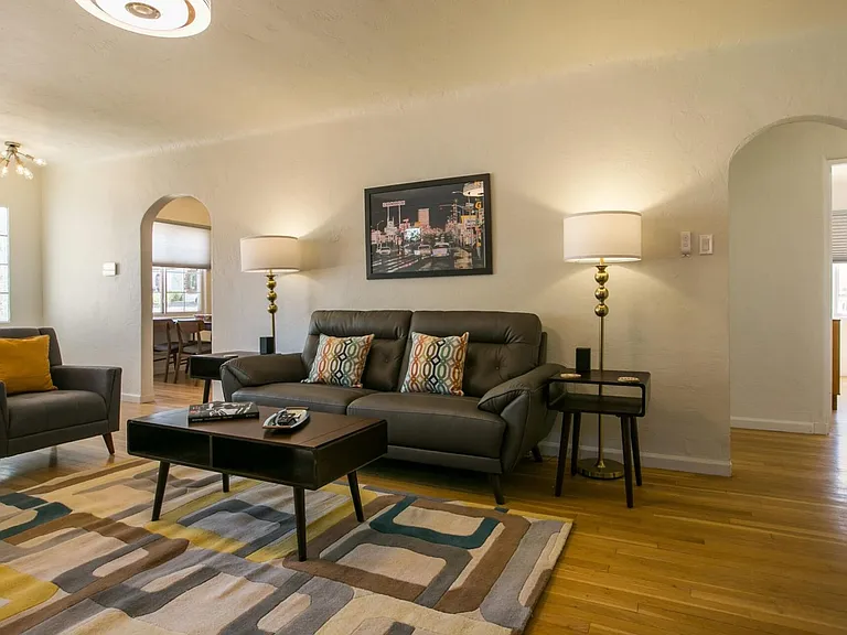 311 Richmond Dr SE — Photo 3