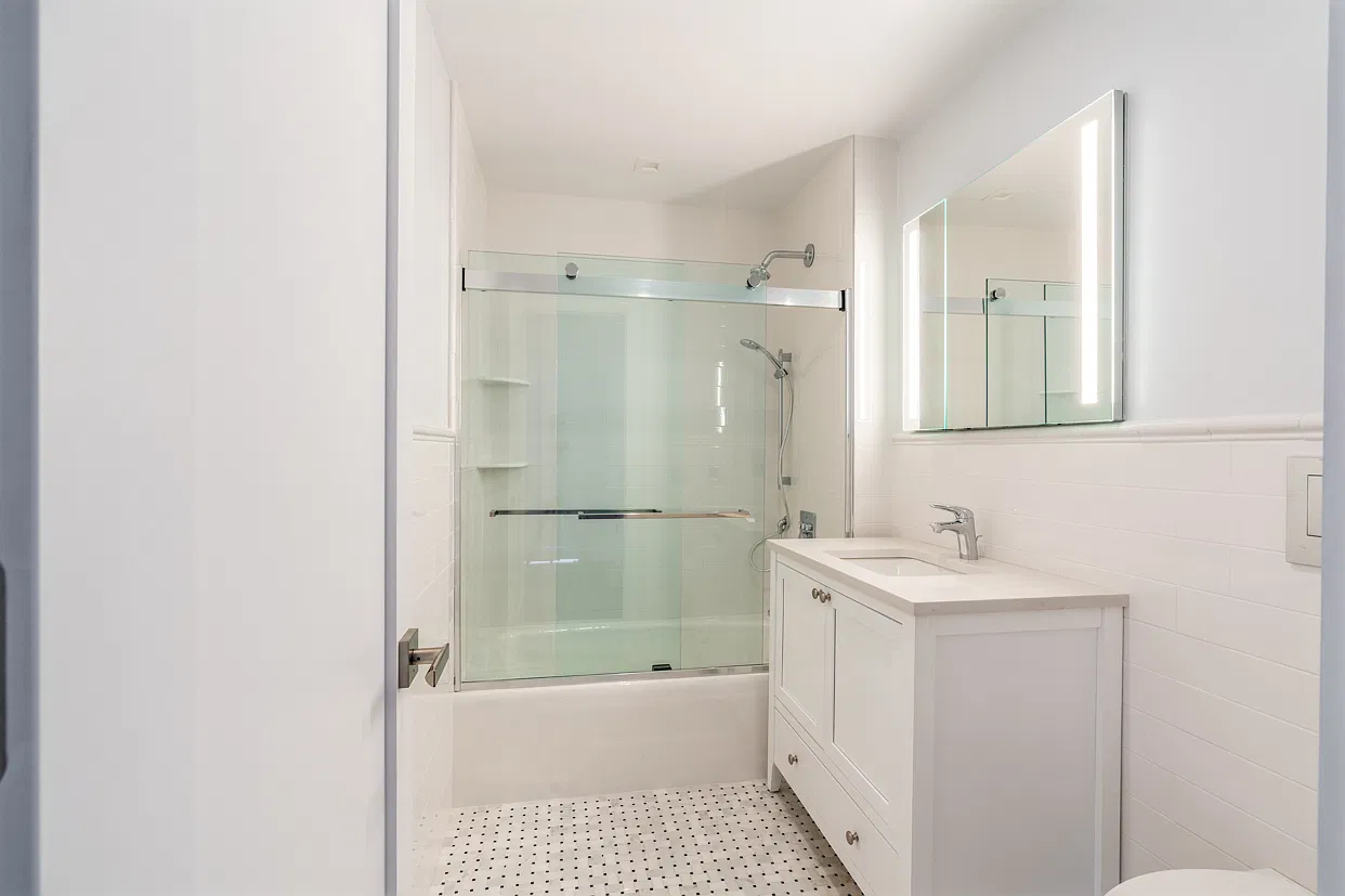 22-22 Steinway Street — Photo 4