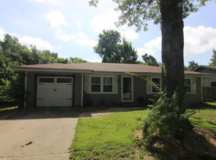 220 N Meadowview Ave, Springfield, MO 65802