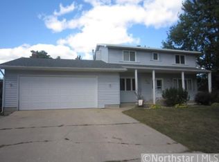 990 Goebel Cir SW, Hutchinson, MN 55350