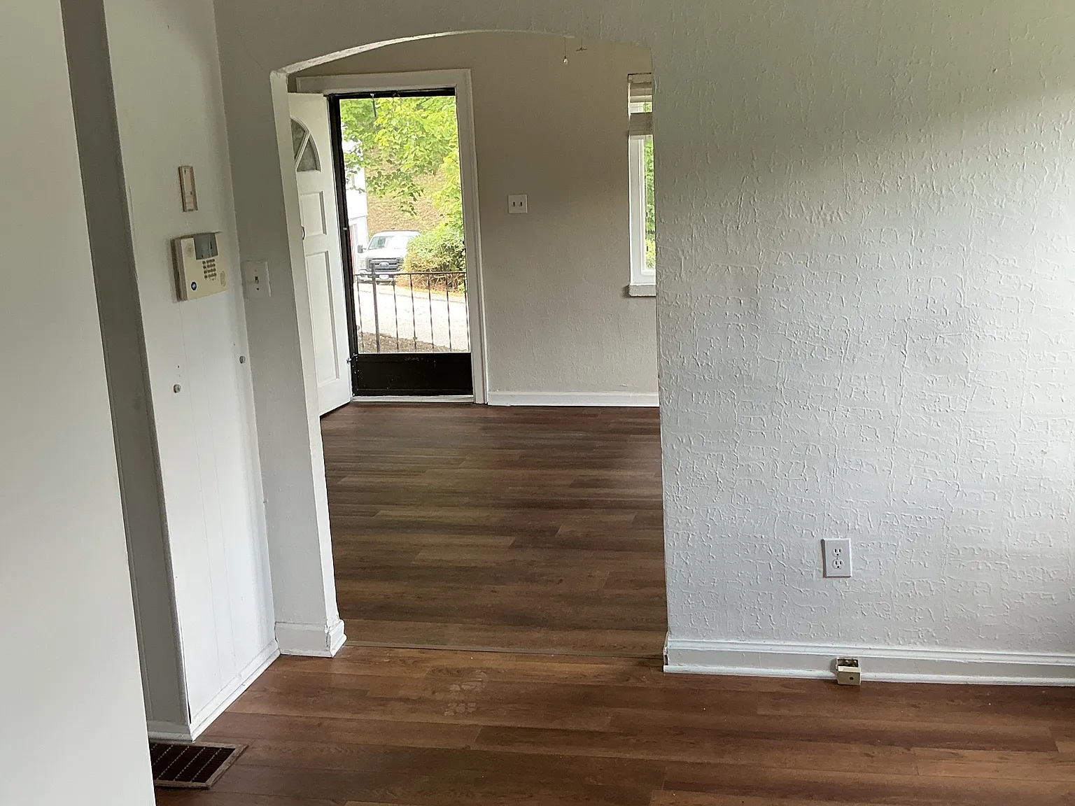 2 BR house near Ashton Pl. — Photo 2