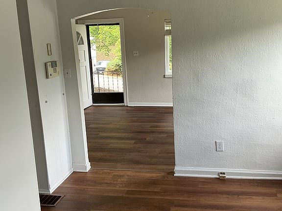 2nd image of 106 Eureka Rd
