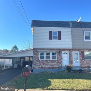 17 W Glenwood Dr APT B, Camp Hill, PA, 17011