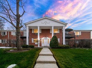 101 N Lincoln Ln APT 2A, Arlington Heights, IL 60004