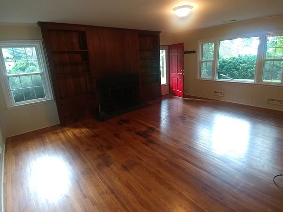 Living Room-Windows  3 sides