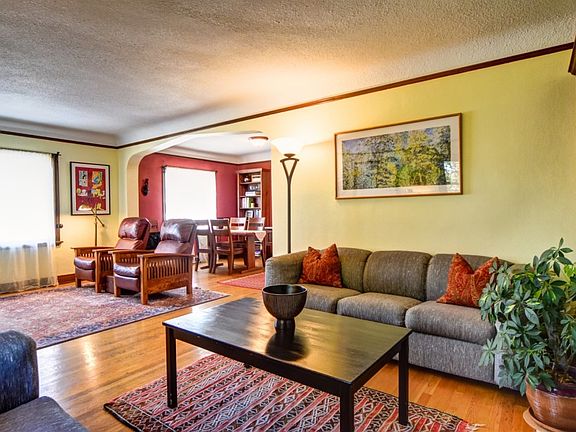 5th image of 2718 Queen Anne Ave N