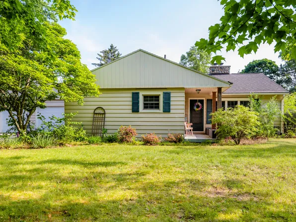 261 Hoover Ave, Benton Harbor, MI 49022