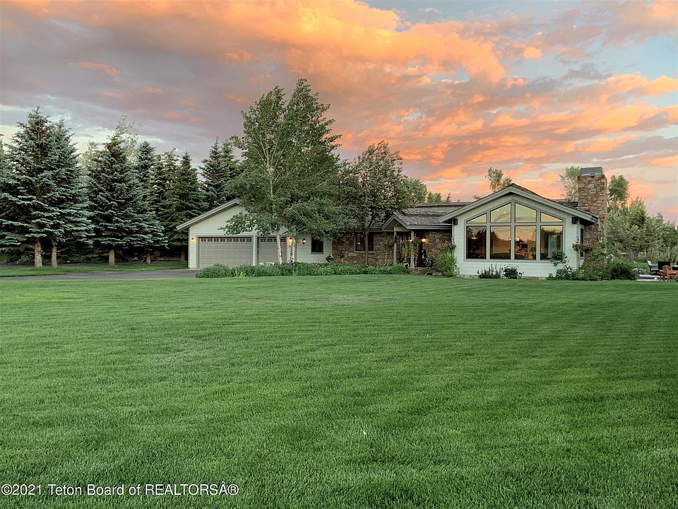 1st image of 750 E Sagebrush Dr