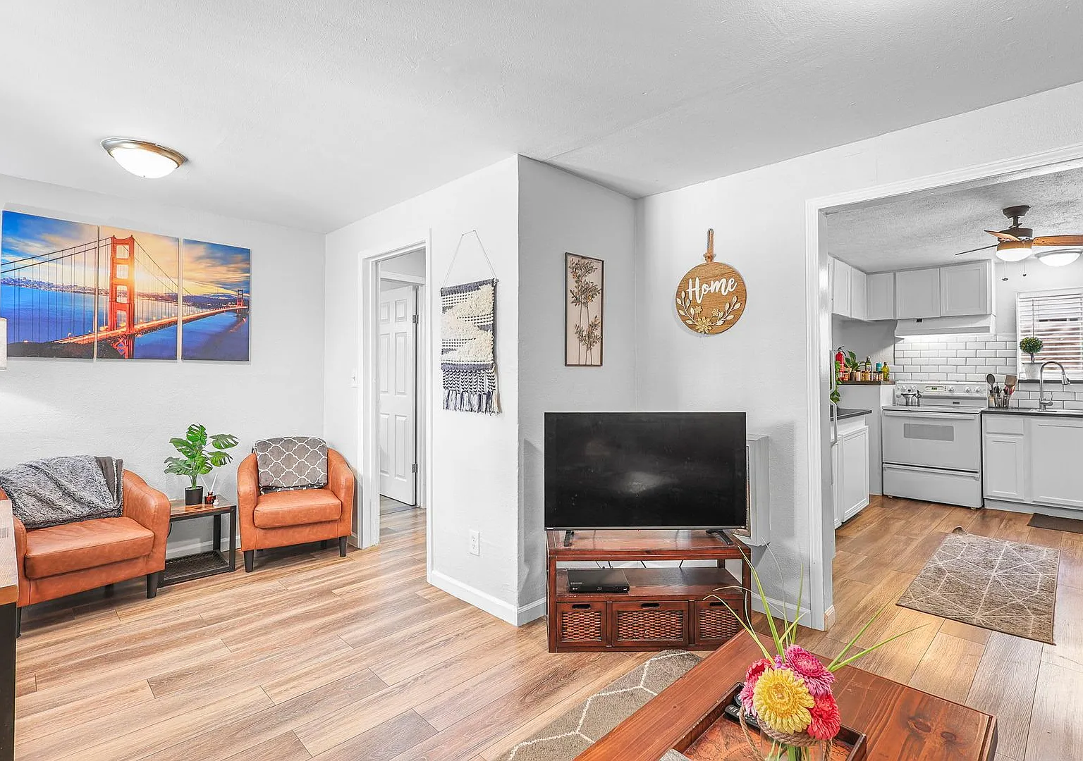 1216 Trinity St — Photo 2