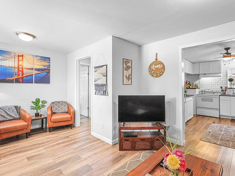 1216 Trinity St — Photo 17