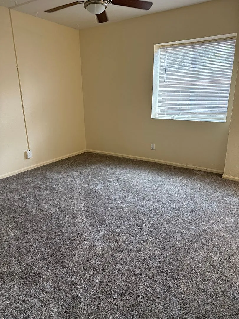 2 Bed in Old Town Lafayette — Photo 2