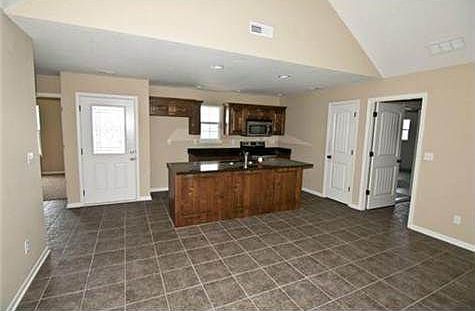 3rd image of 2215 E Willow Pointe Cir