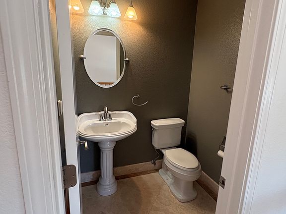 5th image of 2235 Ventnor Ln