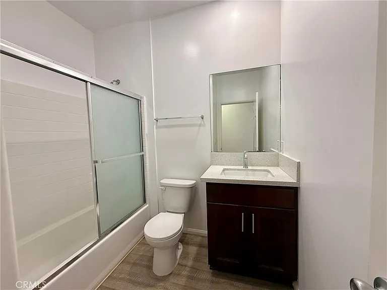 6624 Balboa Blvd #4 — Photo 17