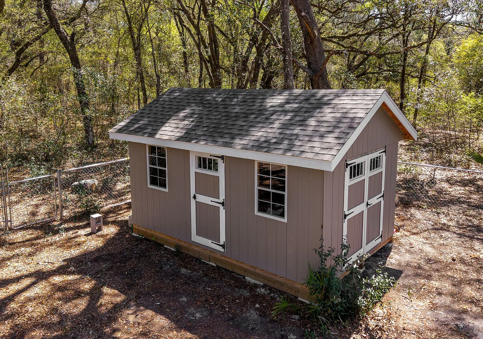 Newer 3/2 in the country with fenced yard and shed — Photo 4