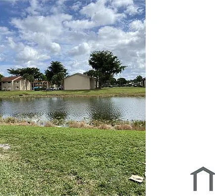 3 bed, 900 sqft, $2,200 — Photo 2