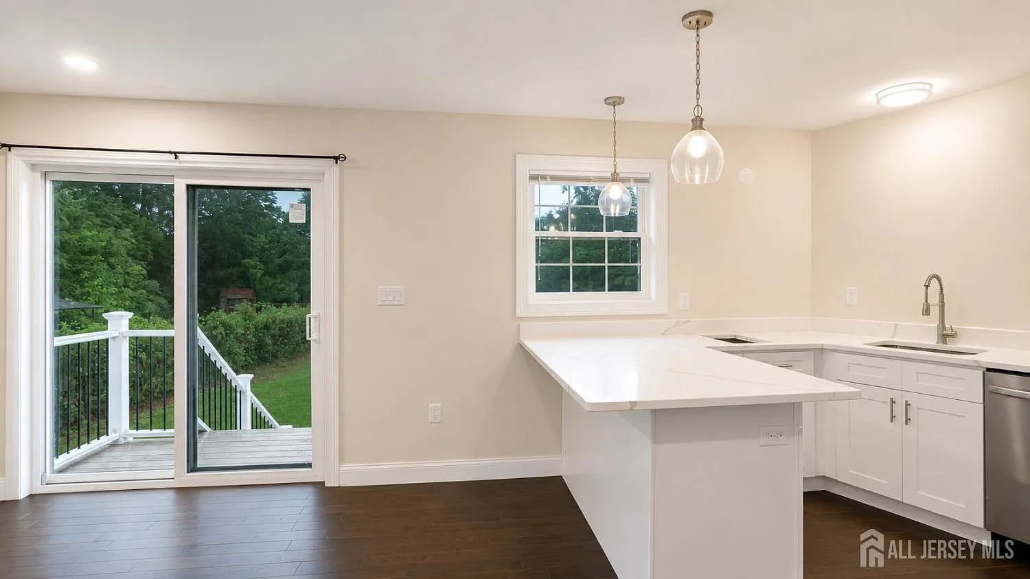 5 bed, 3.0 bath, $5,750 — Photo 3
