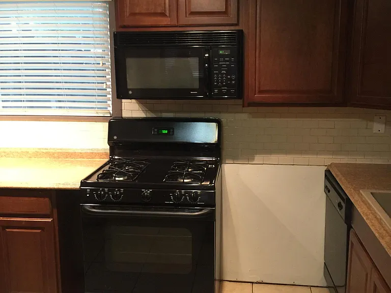 1623 Grove St #2 — Photo 2