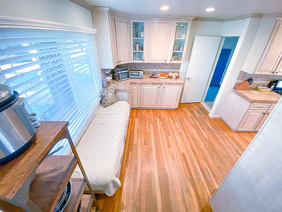 3rd image of 1830 Leoni Dr