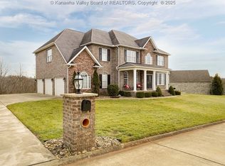 290 Clearview Dr, Winfield, WV 25213