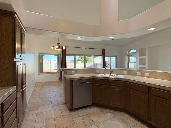 5th image of 1747 E Winter Haven Dr