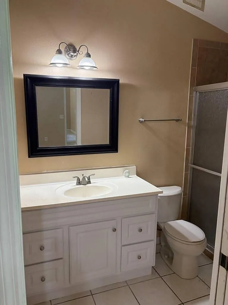 3 bed, 2.0 bath, 1302 sqft, $2,500 — Photo 4