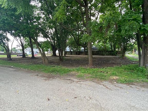 5th image of 1510 E Legrande Ave