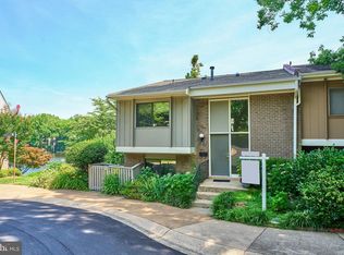 1601 Greenbriar Ct, Reston, VA 20190