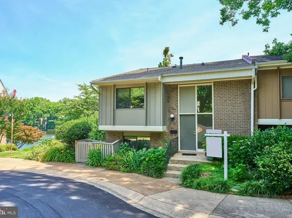 1601 Greenbriar Ct, Reston, VA 20190