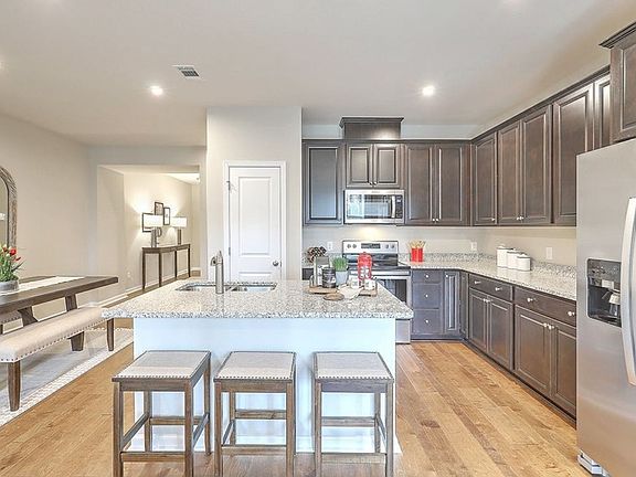 5th image of 102 Benelli Dr