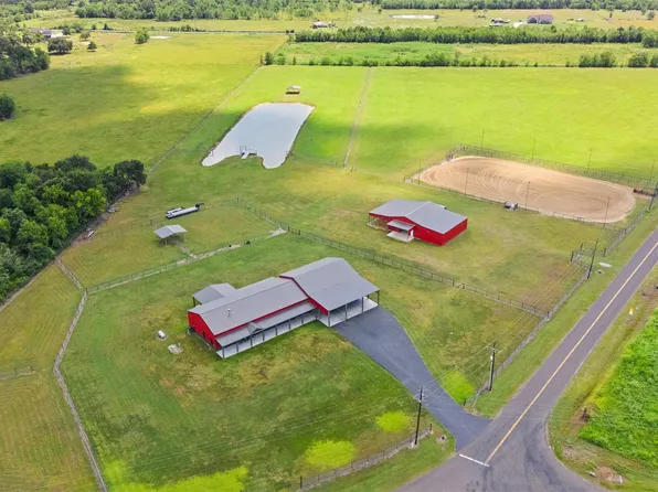 1402 Eagle Ferry Rd, Anahuac, TX 77514