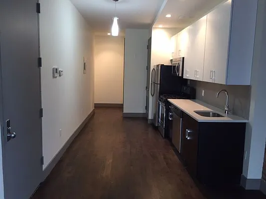 Rented by Premier Metro Realty Corp | media 5