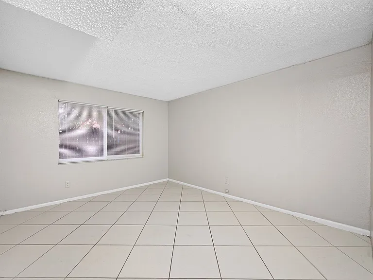 KC Flats Apartments — Photo 69