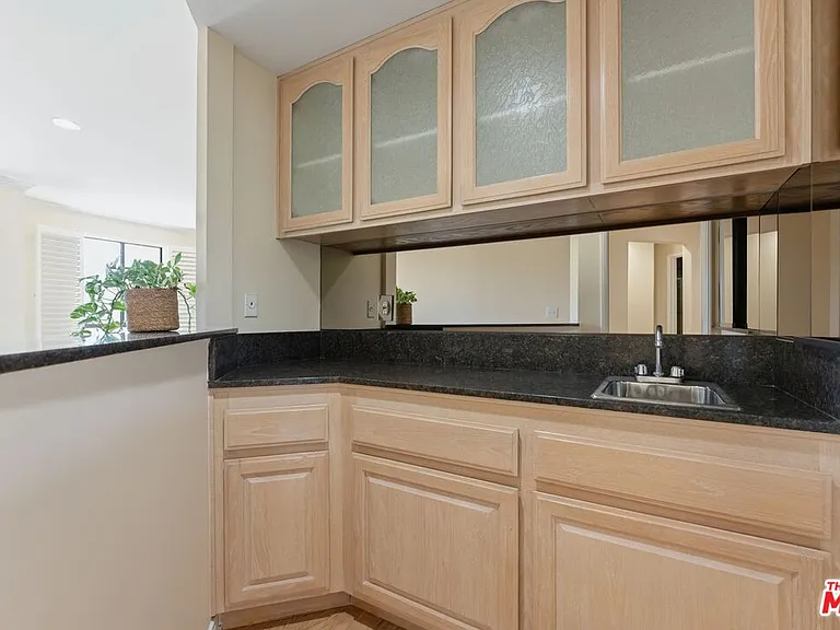 1315 Roxbury Dr #201 — Photo 10