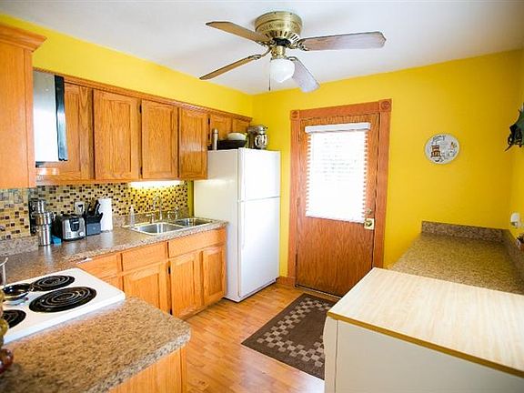 3rd image of 1601 Flesher Ave