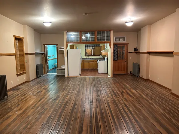 140 W Main St, Dakota, IL