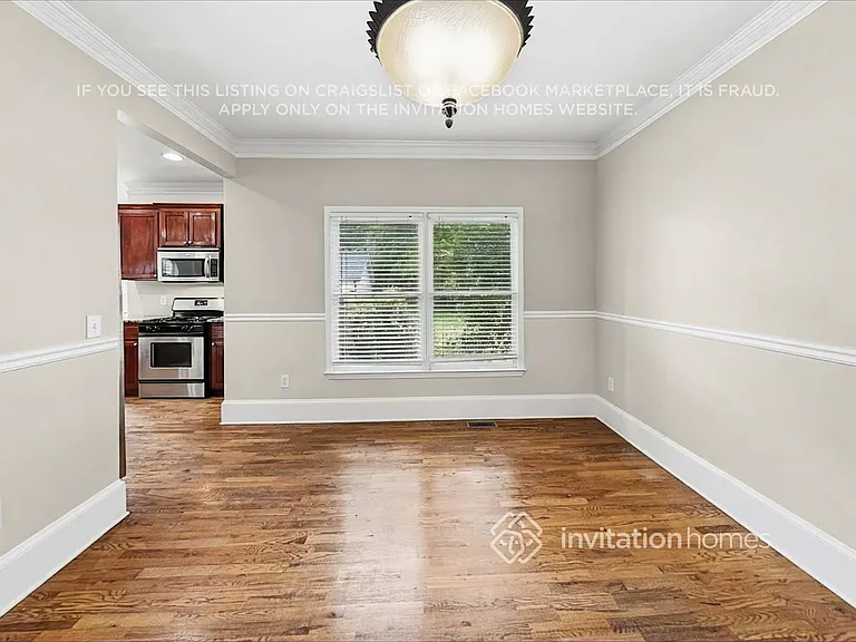 712 Connally St SE — Photo 8